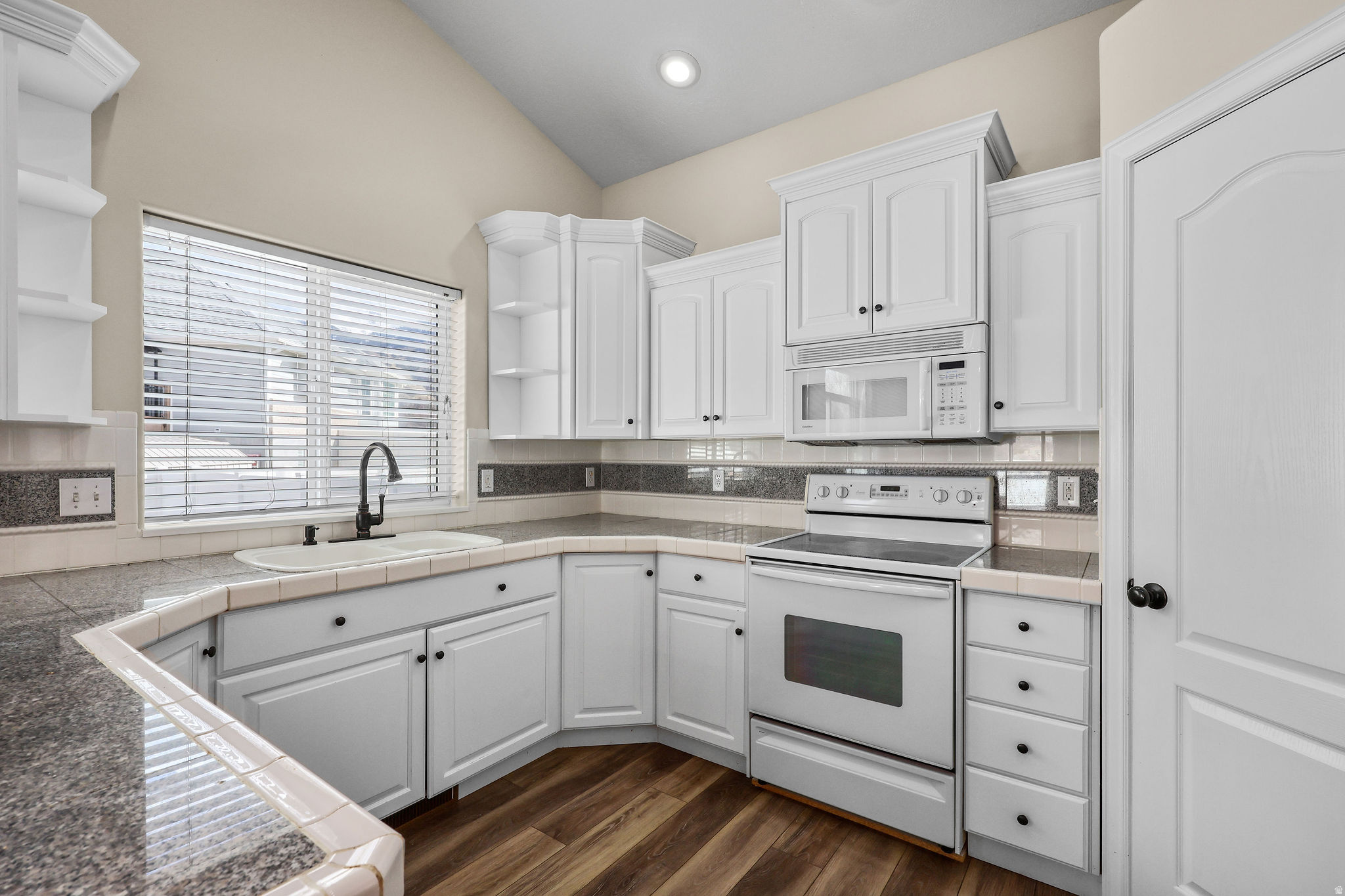 APPLE HILL - Residential