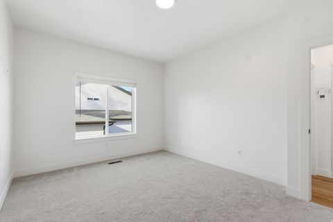 Tiny photo for 661 W 20 N, Hyrum, UT 84319 (MLS # 2127098)