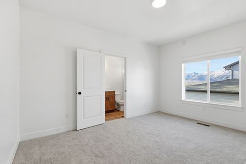 Tiny photo for 661 W 20 N, Hyrum, UT 84319 (MLS # 2127098)