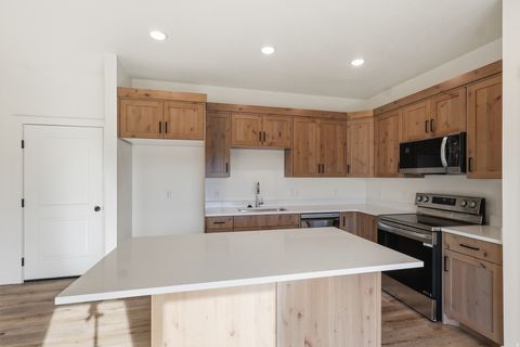 Tiny photo for 661 W 20 N, Hyrum, UT 84319 (MLS # 2127098)