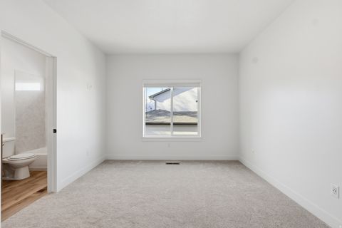 Tiny photo for 661 W 20 N, Hyrum, UT 84319 (MLS # 2127098)