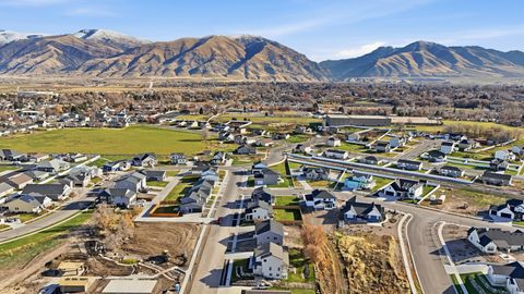 Tiny photo for 661 W 20 N, Hyrum, UT 84319 (MLS # 2127098)