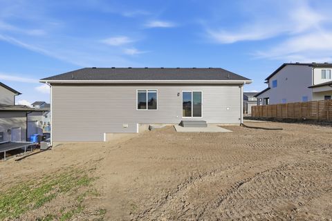 Tiny photo for 661 W 20 N, Hyrum, UT 84319 (MLS # 2127098)