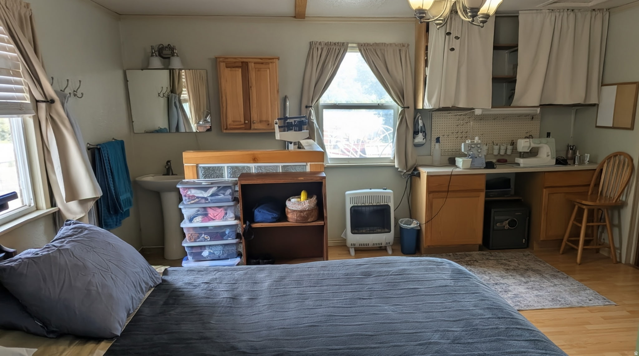 Main image without alt text