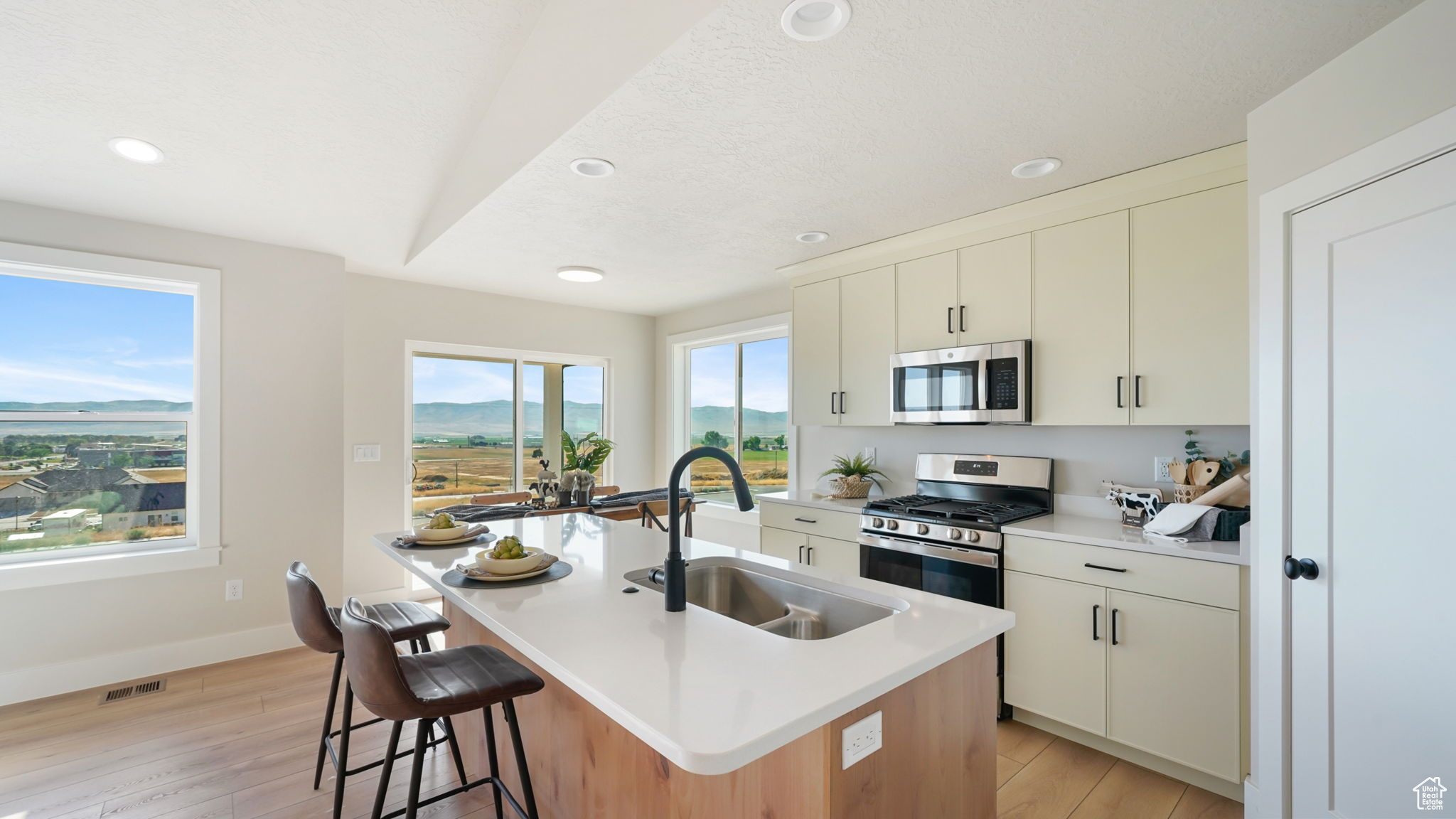 NORTH RIDGE ESTATES - Residential