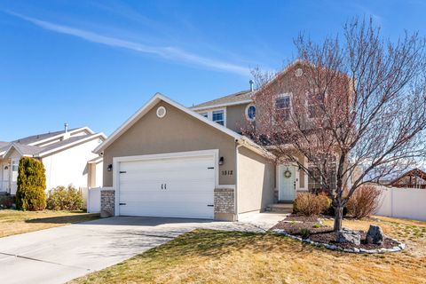 Photo of 1512 N 250 W, Lehi, UT 84043 (MLS # 2144339)