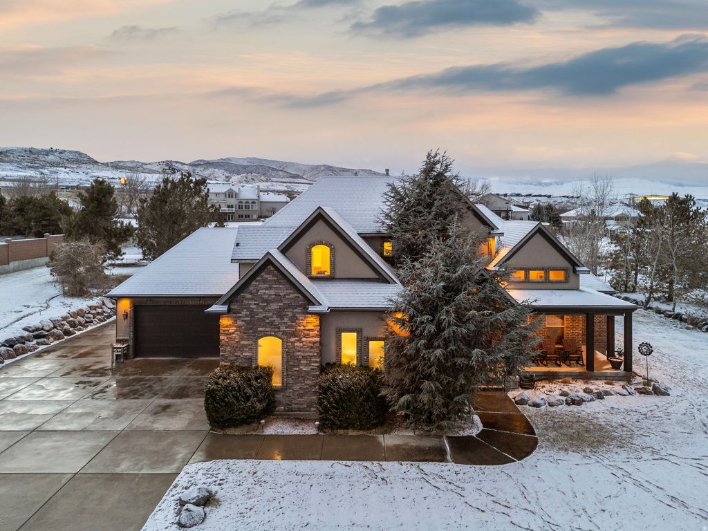 Photo of 15056 S PASTORAL WAY, Bluffdale, UT 84065 (MLS # 2138373)