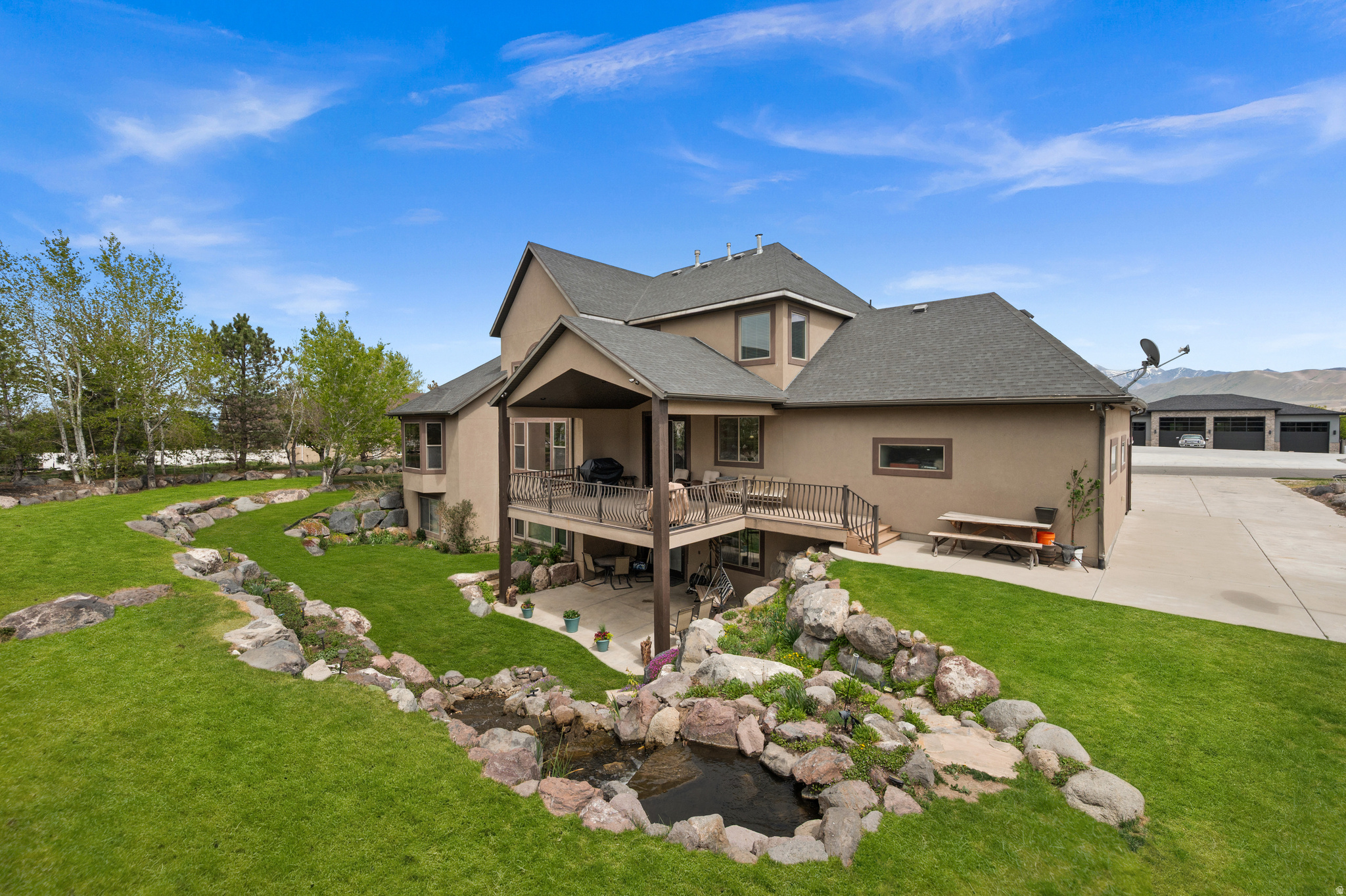 CASCADE COVE - Residential