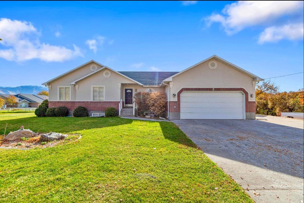 Photo of 98 W 400 S, Smithfield, UT 84335 (MLS # 2138193)