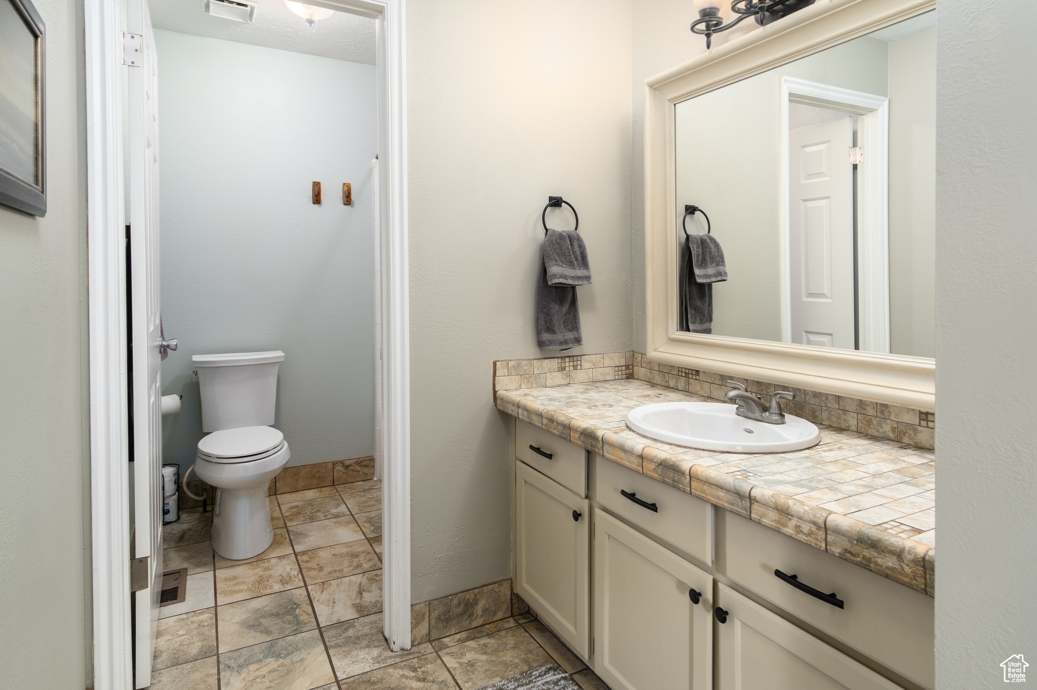 9745 S Tayside Dr, South Jordan, Utah image 18
