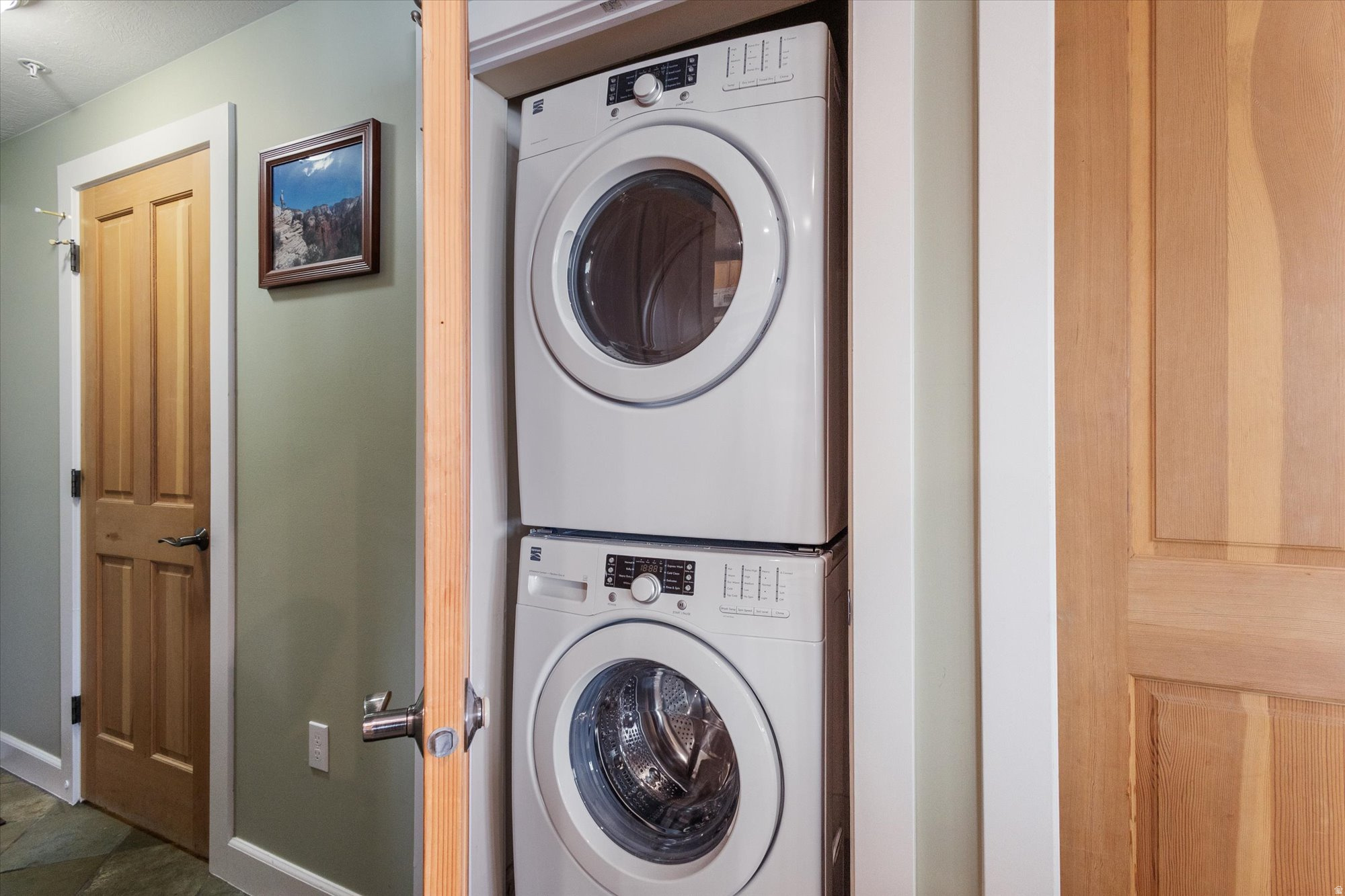 CRESTVIEW CONDOMINIUM PHASE 1 - Residential