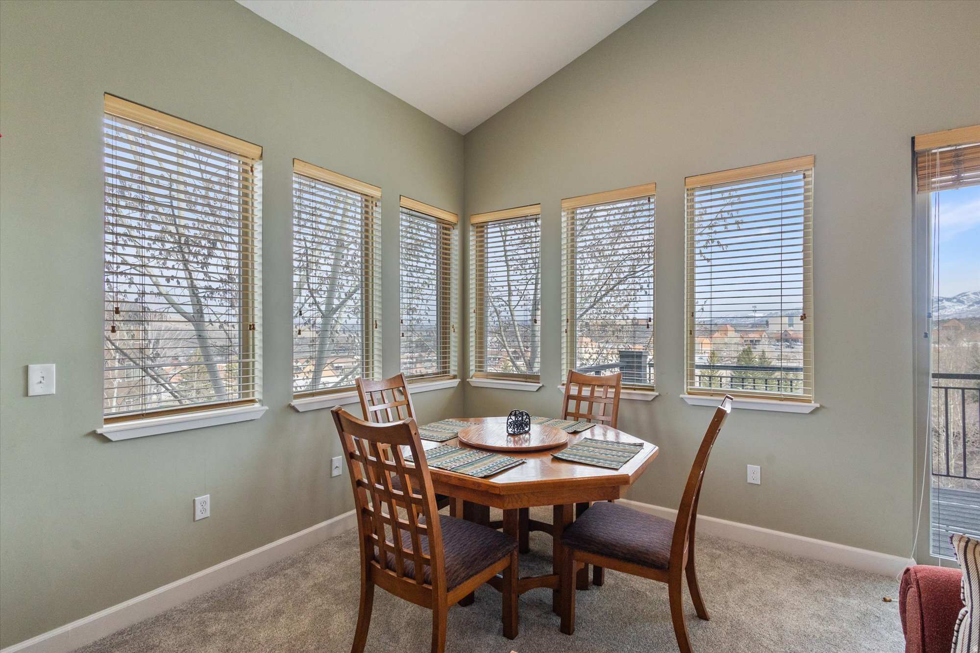 CRESTVIEW CONDOMINIUM PHASE 1 - Residential