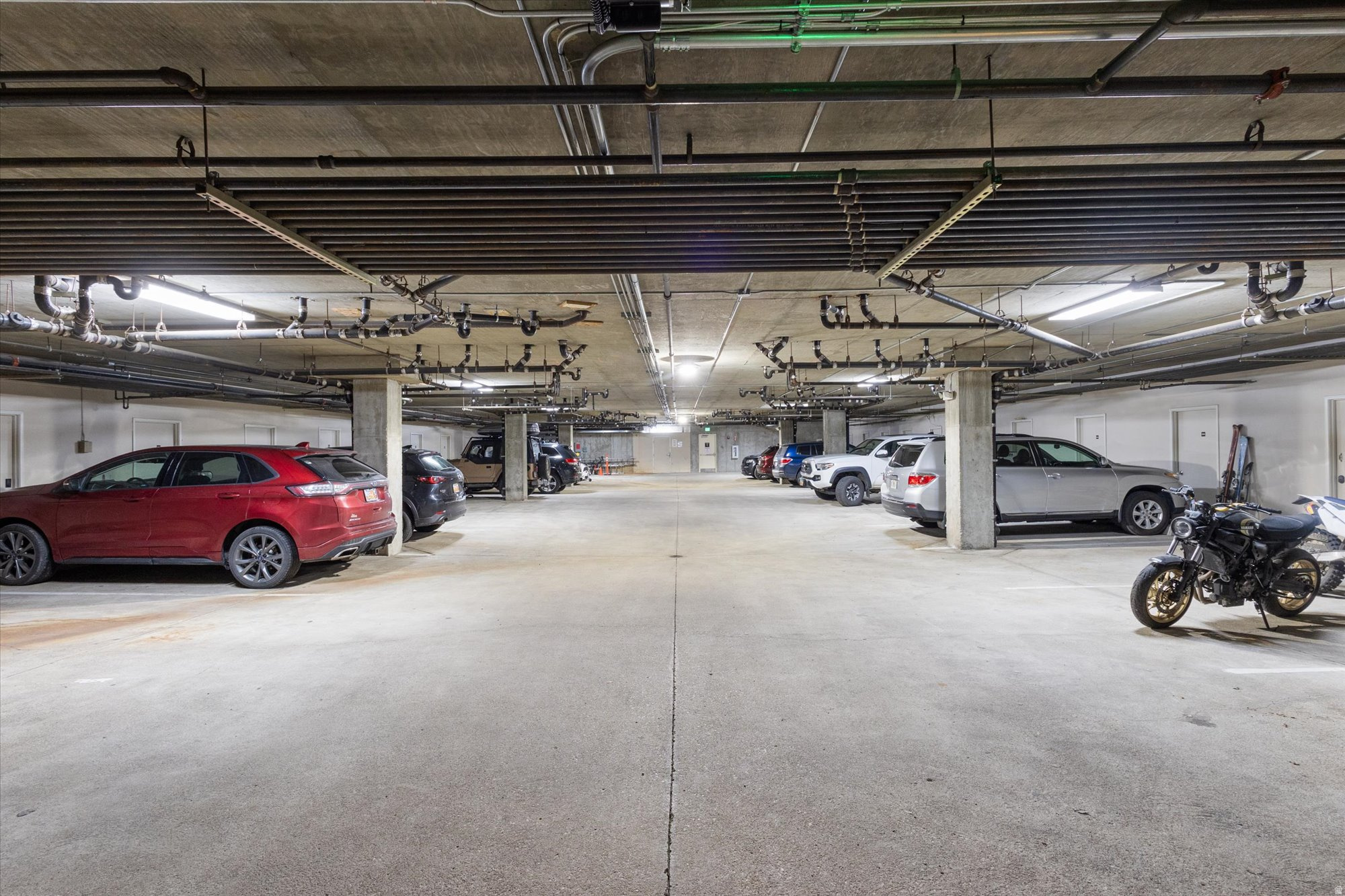 CRESTVIEW CONDOMINIUM PHASE 1 - Residential