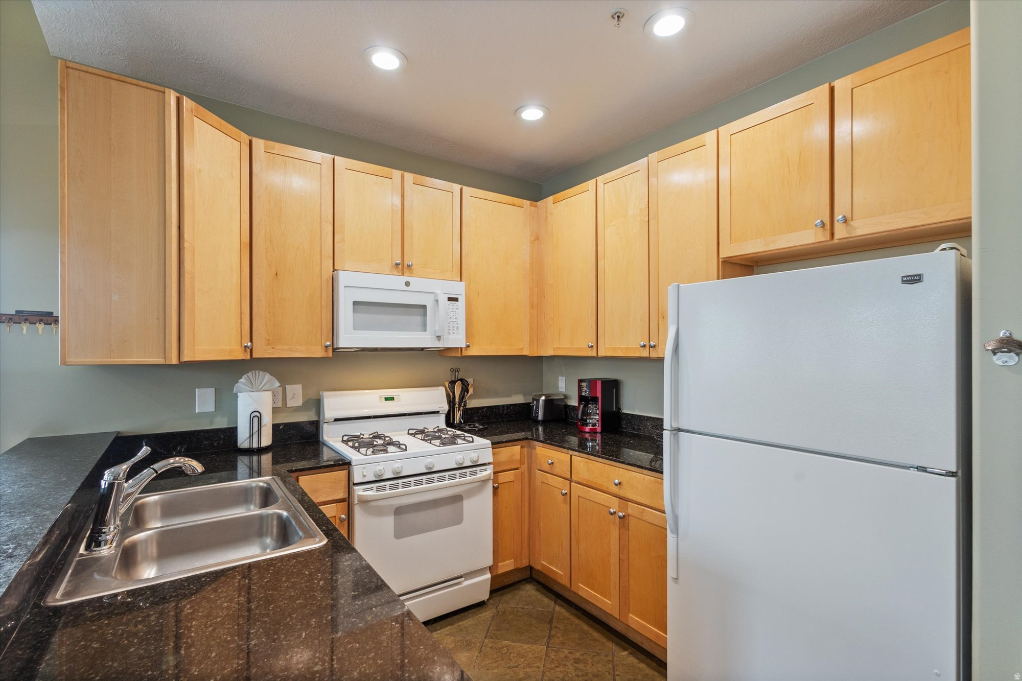 CRESTVIEW CONDOMINIUM PHASE 1 - Residential