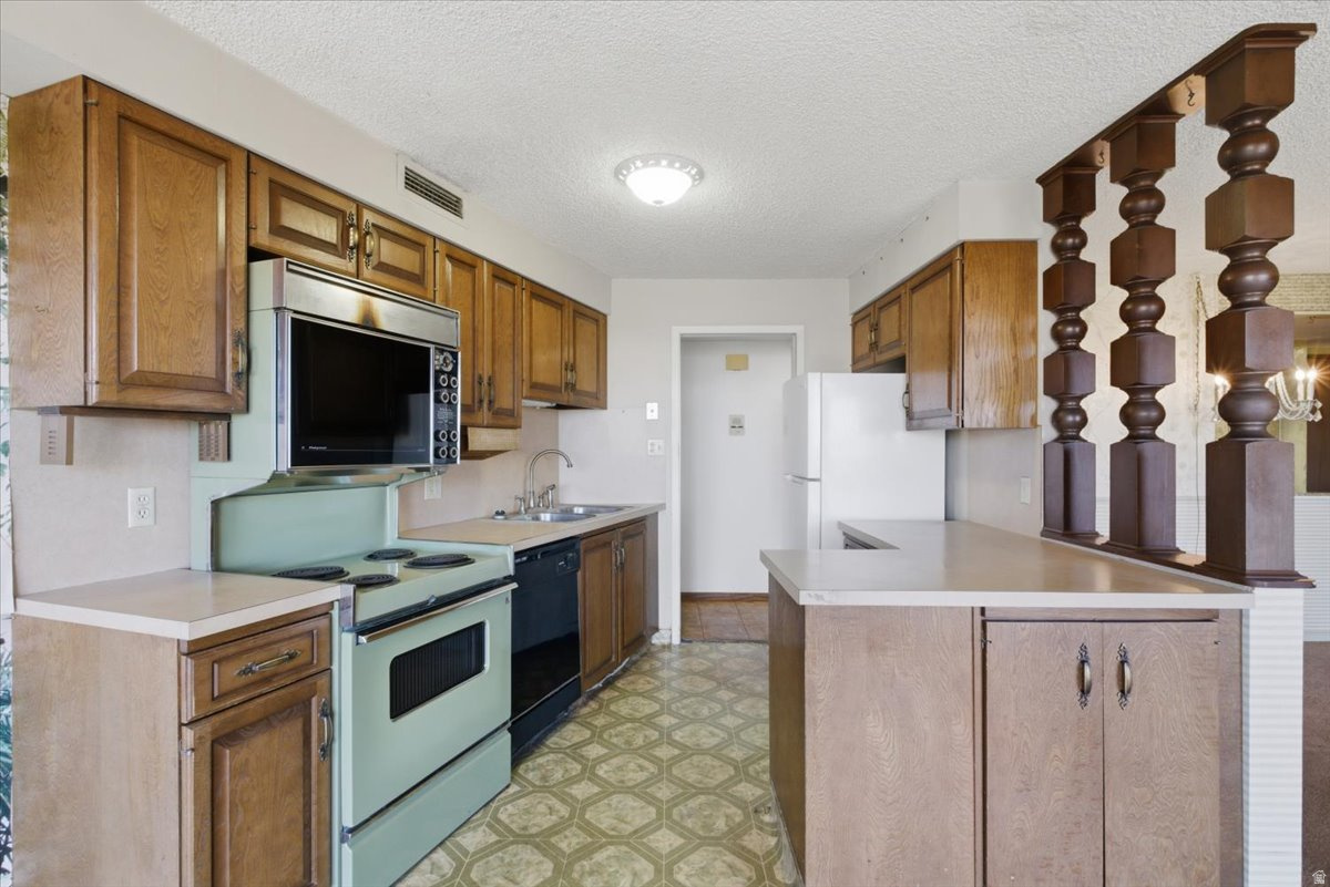 TOWER HILL CONDOMINIUM - Residential