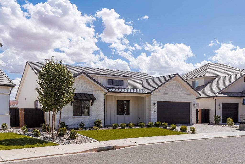 Photo of 323 S WATER COURSE DR., Washington, UT 84780 (MLS # 2186846)