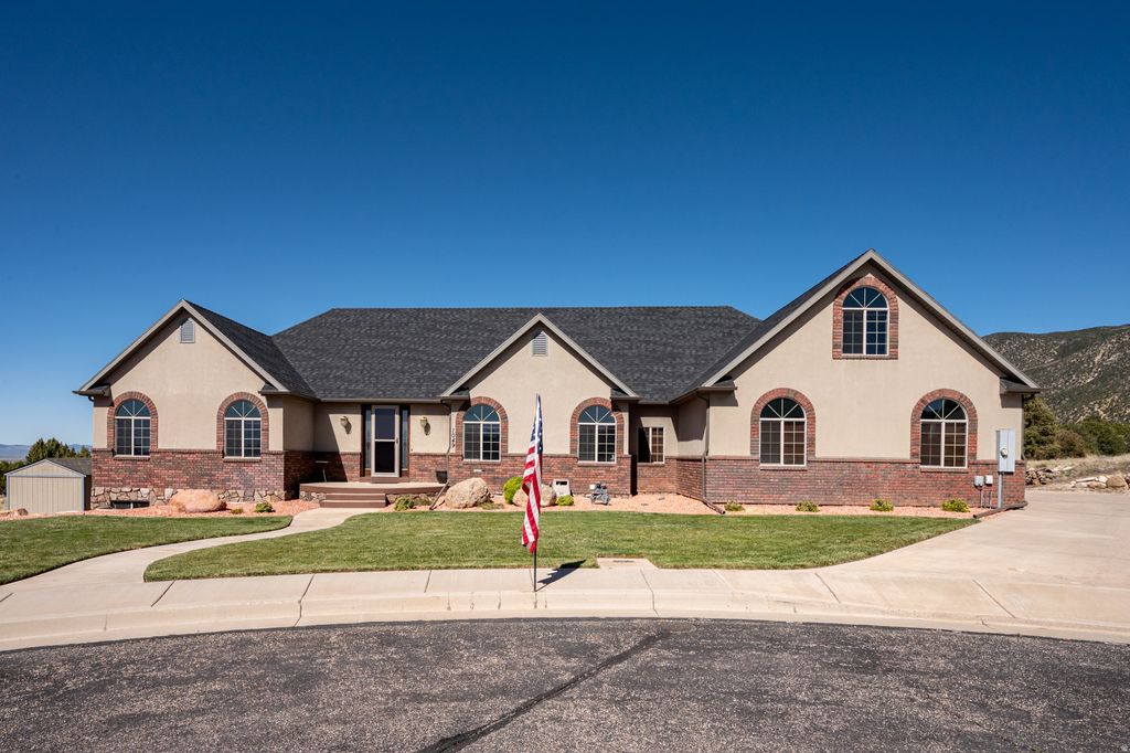 Photo of 1049 E FENWICK WAY, Cedar City, UT 84721 (MLS # 2153429)