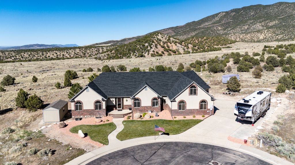 Photo of 1049 E FENWICK WAY, Cedar City, UT 84721 (MLS # 2153429)