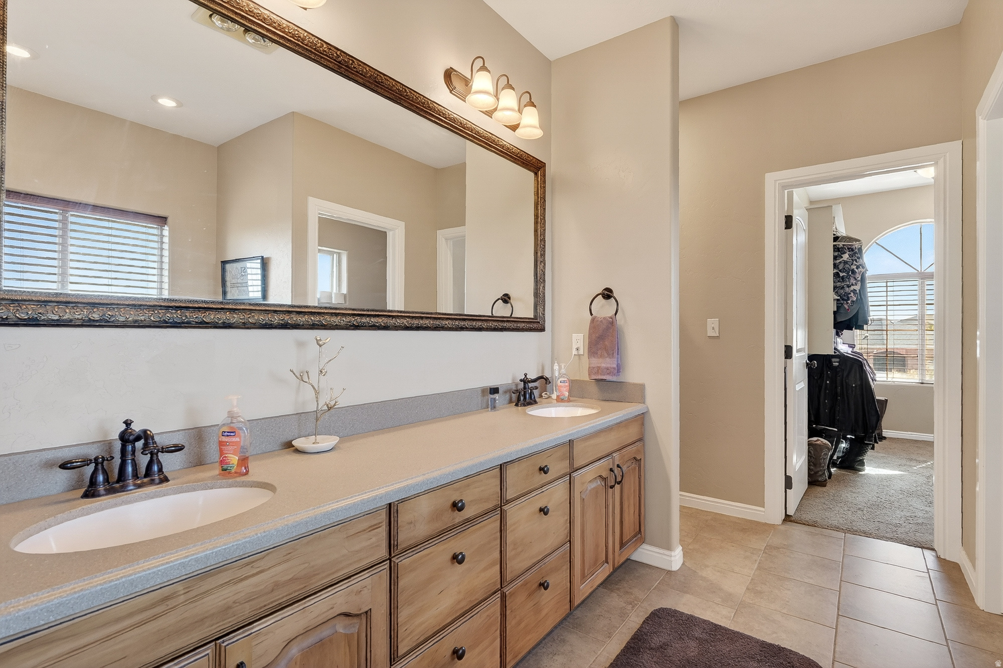 CANYON GATE - Residential