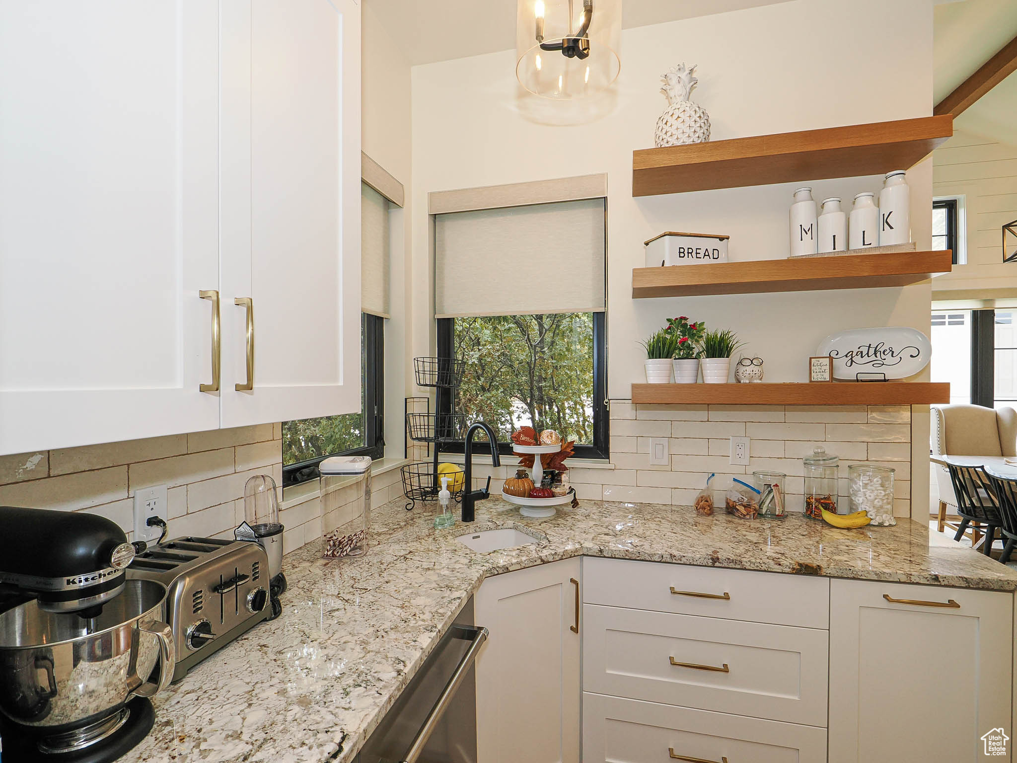 TWIN HOLLOW - Residential