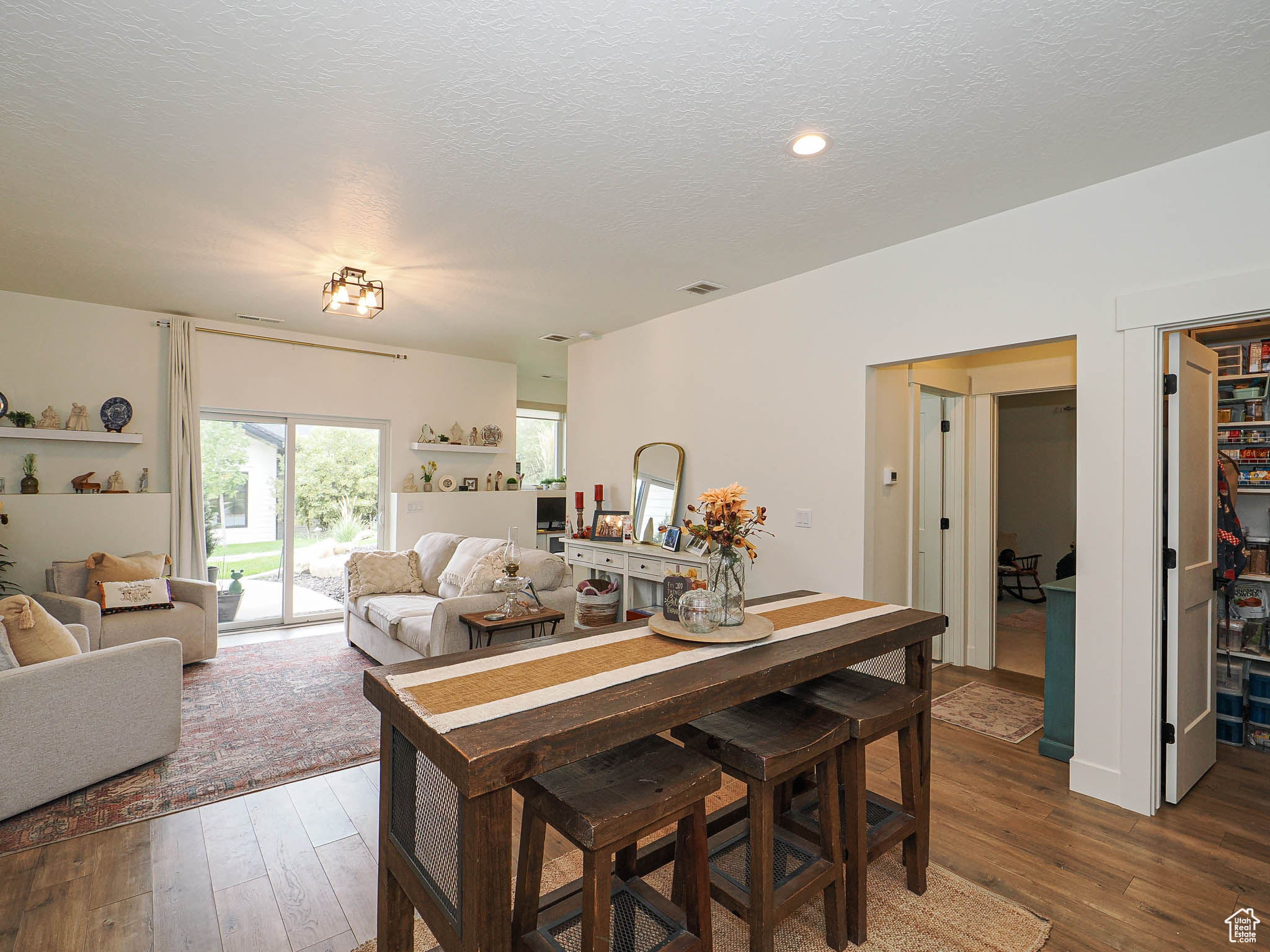 TWIN HOLLOW - Residential