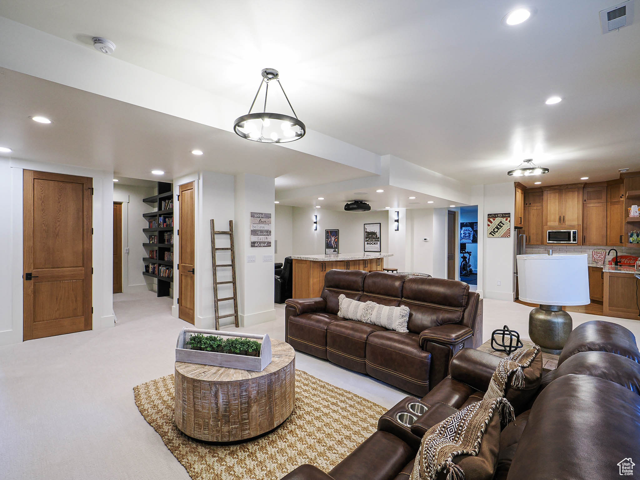 TWIN HOLLOW - Residential
