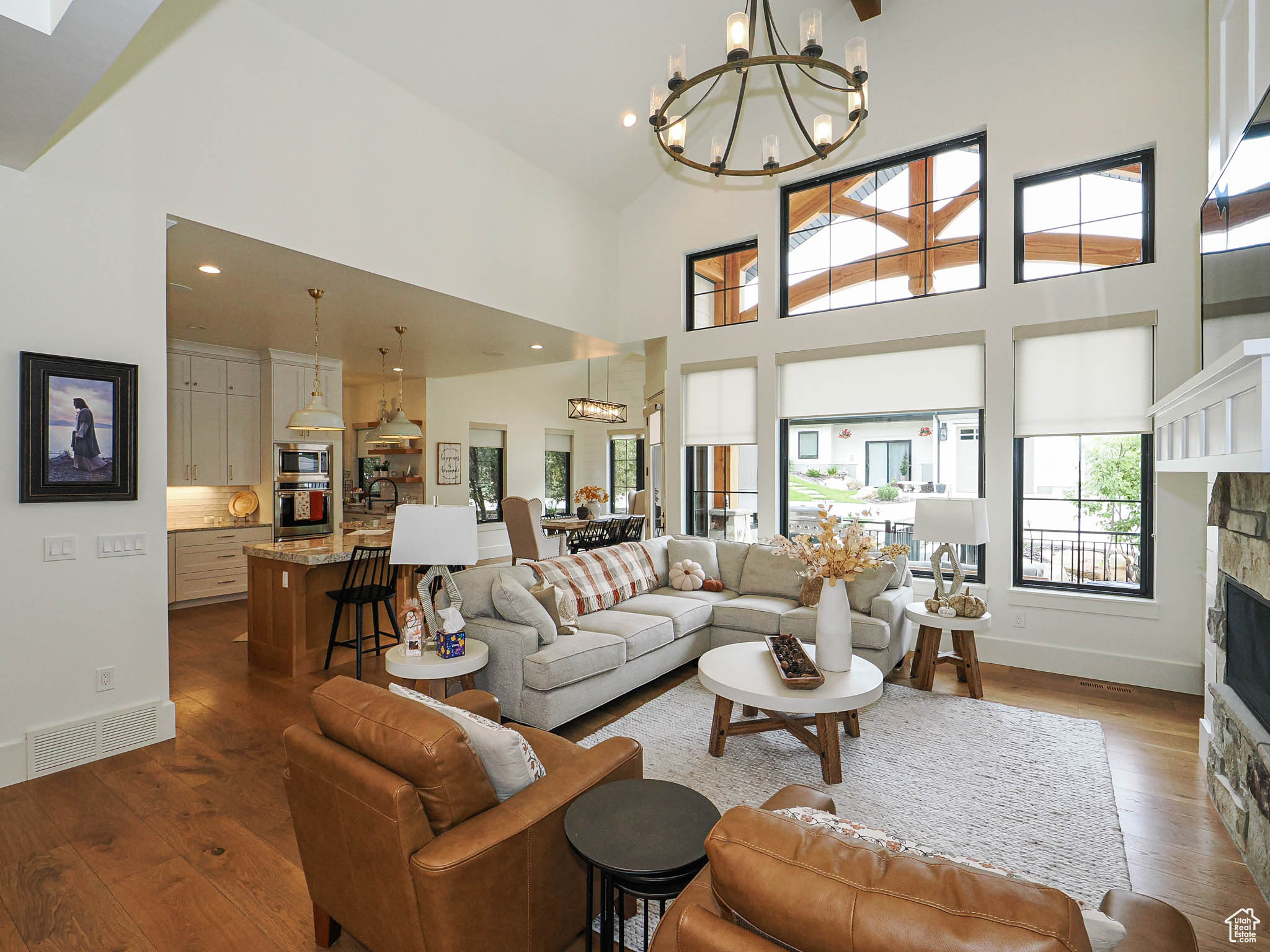 TWIN HOLLOW - Residential