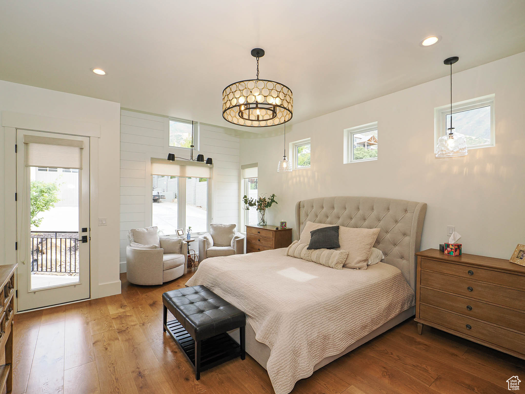 TWIN HOLLOW - Residential