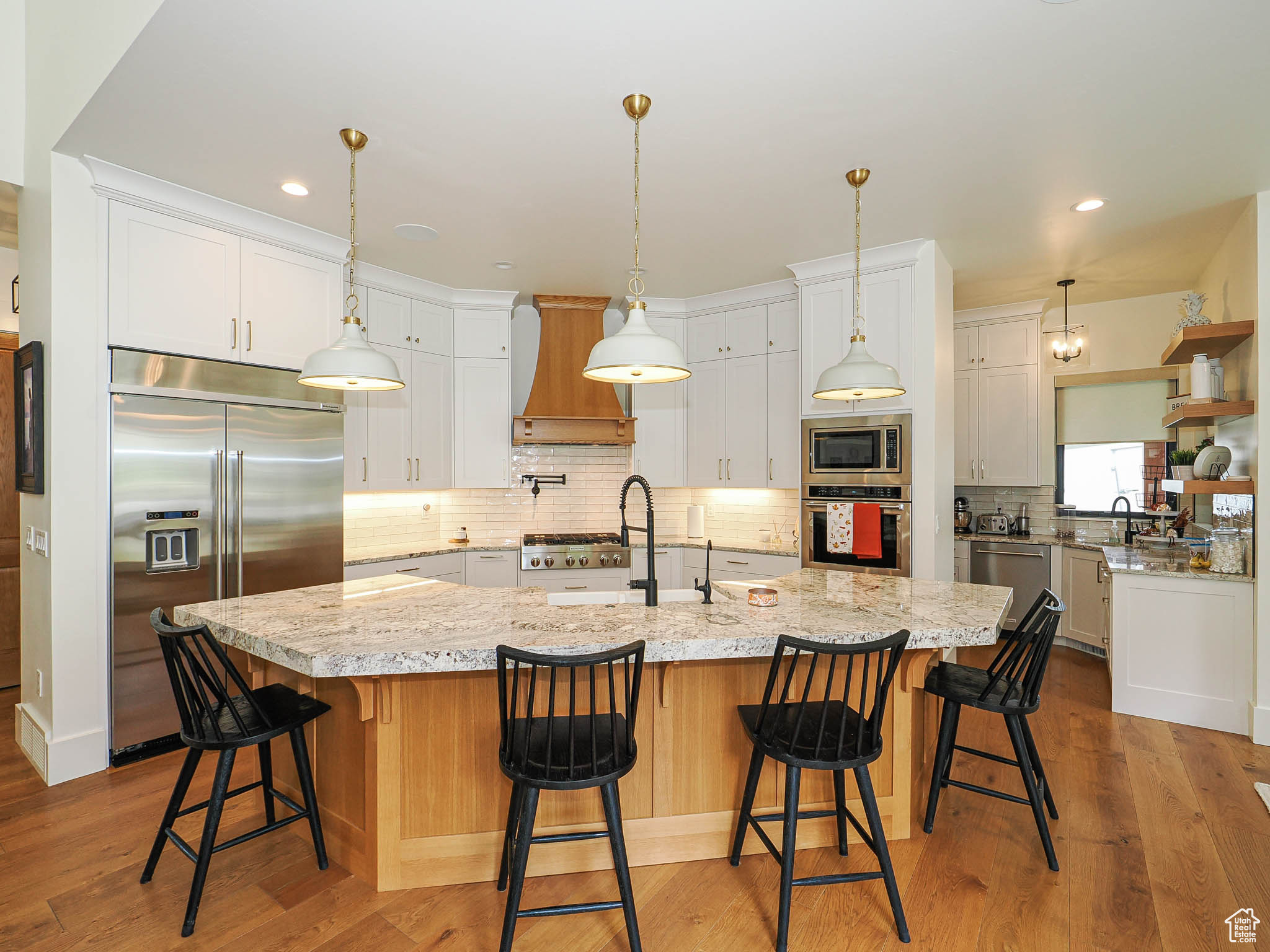 TWIN HOLLOW - Residential
