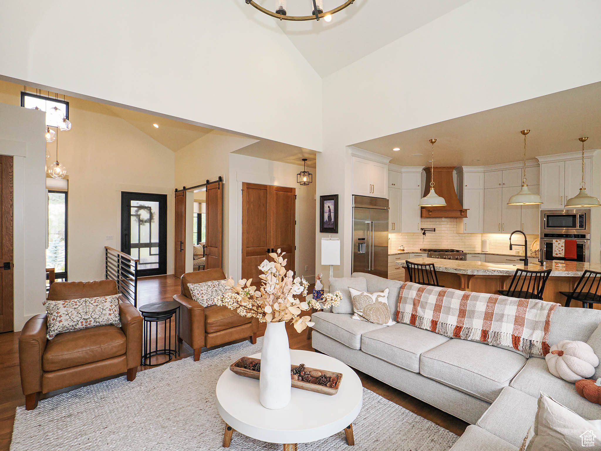 TWIN HOLLOW - Residential