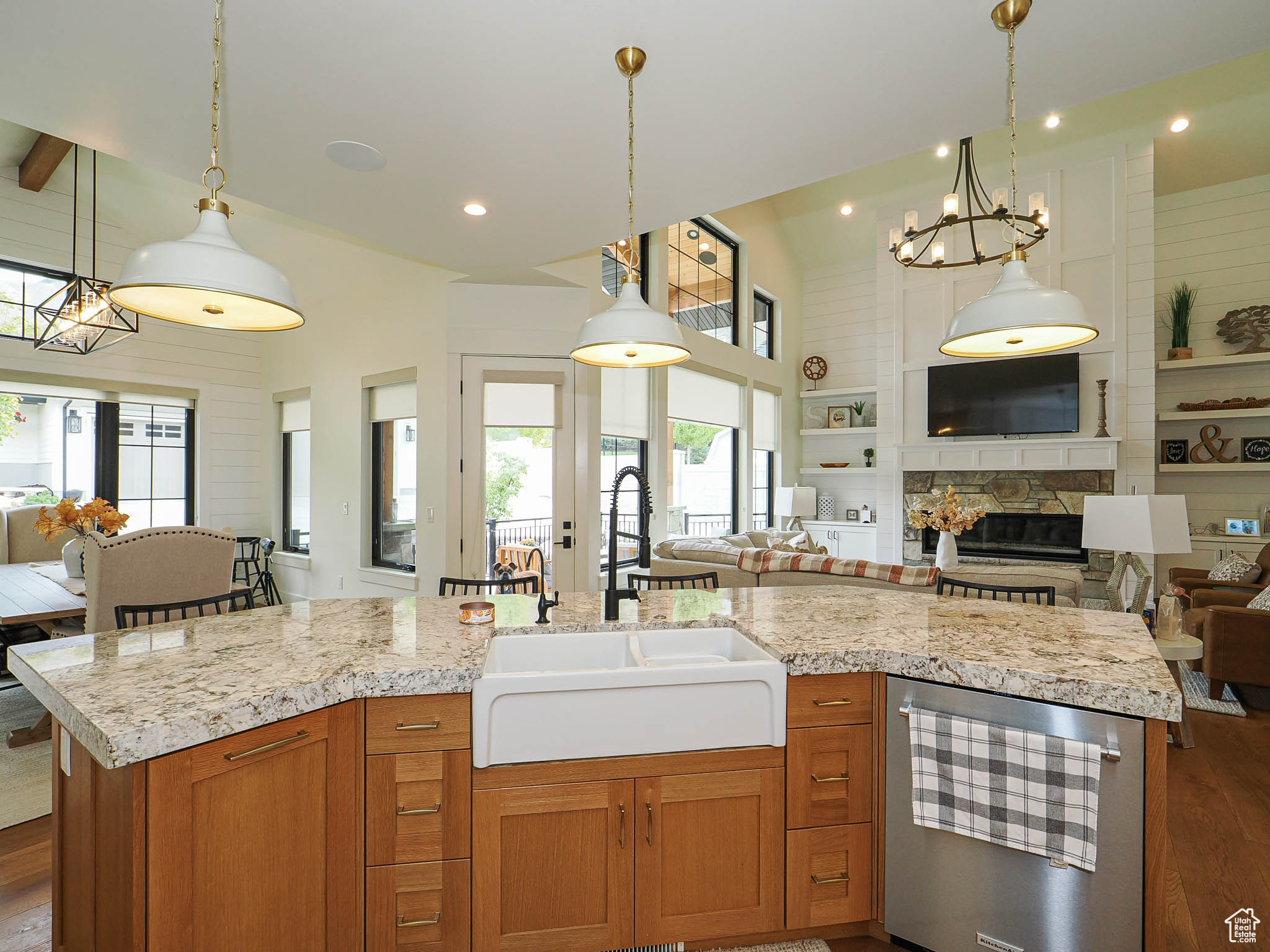 TWIN HOLLOW - Residential