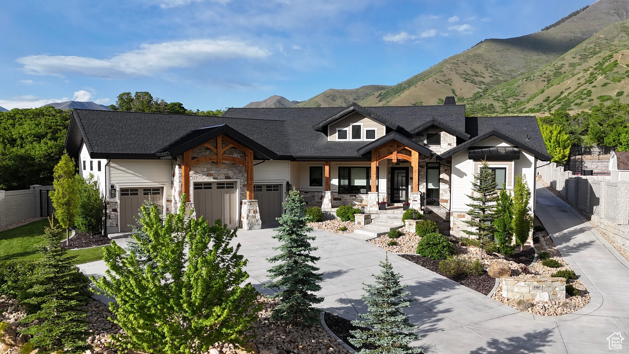 TWIN HOLLOW - Residential
