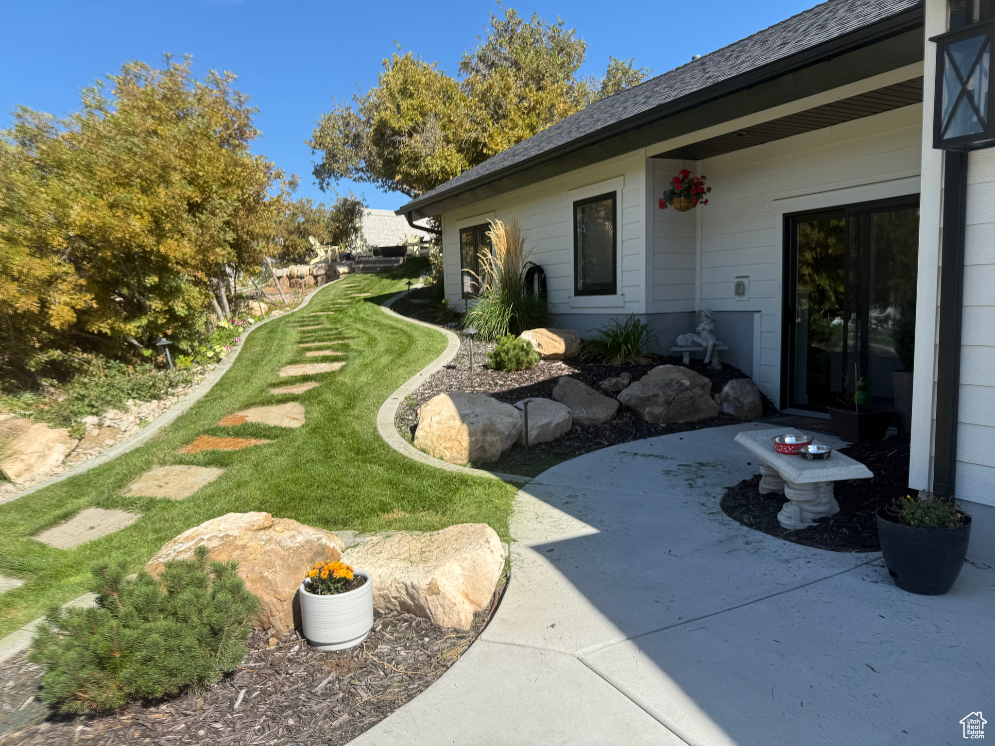 TWIN HOLLOW - Residential