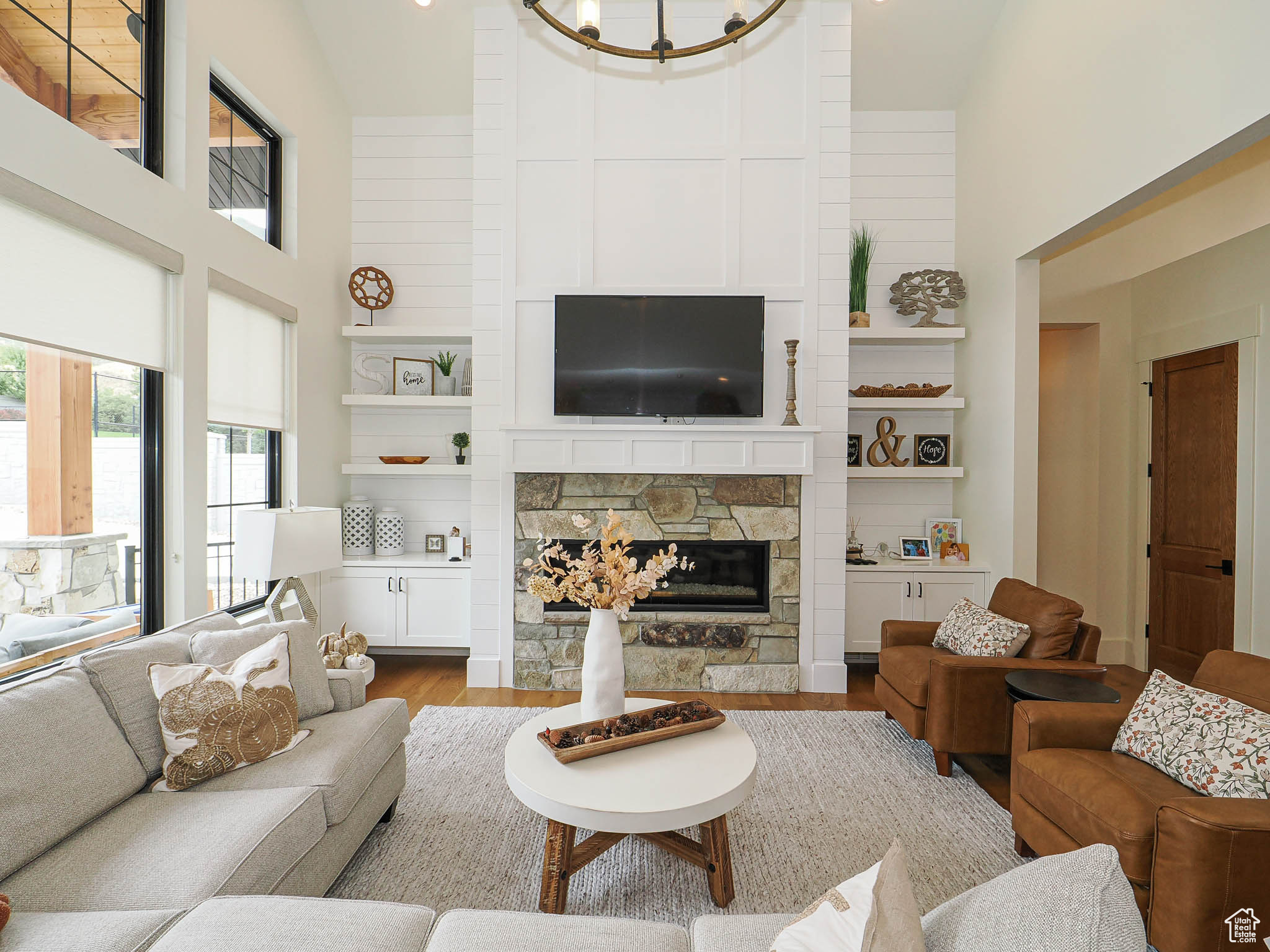 TWIN HOLLOW - Residential