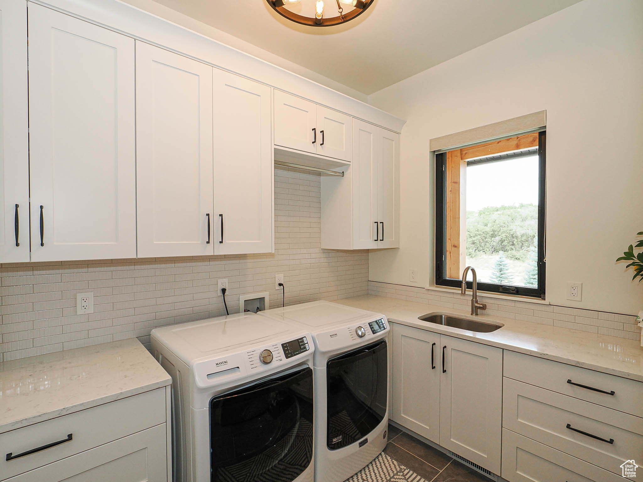 TWIN HOLLOW - Residential