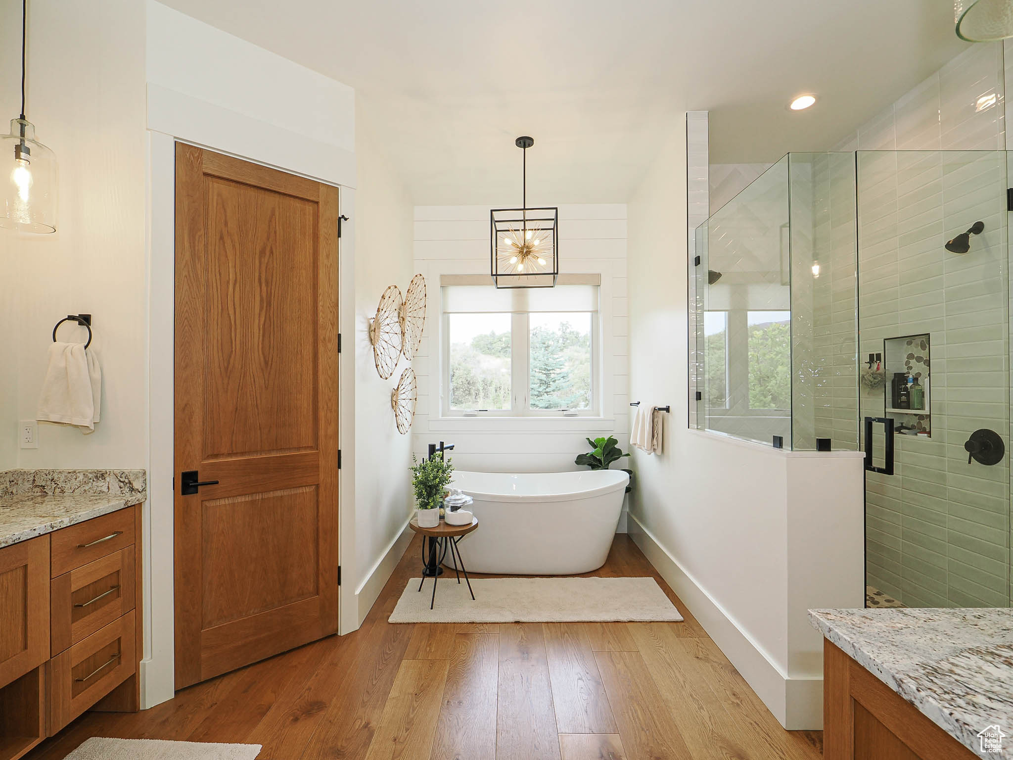 TWIN HOLLOW - Residential