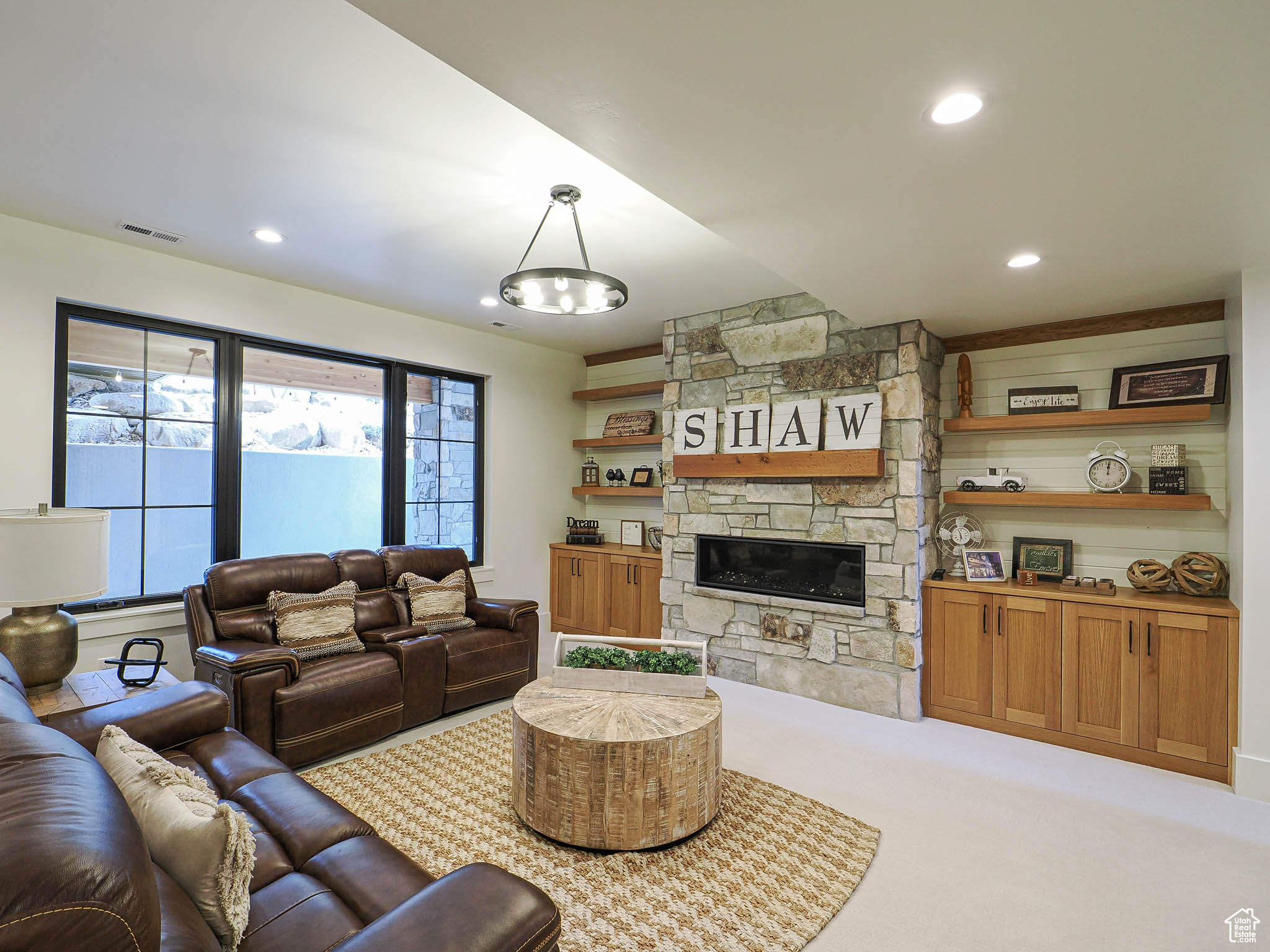 TWIN HOLLOW - Residential