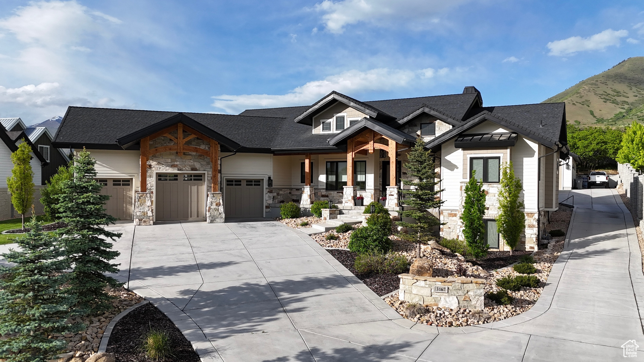 TWIN HOLLOW - Residential