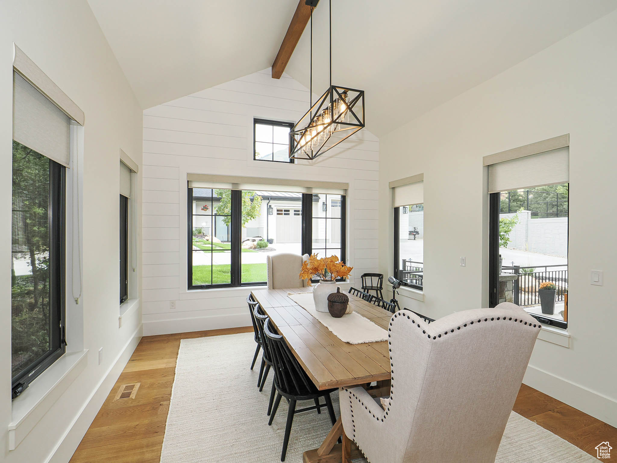 TWIN HOLLOW - Residential