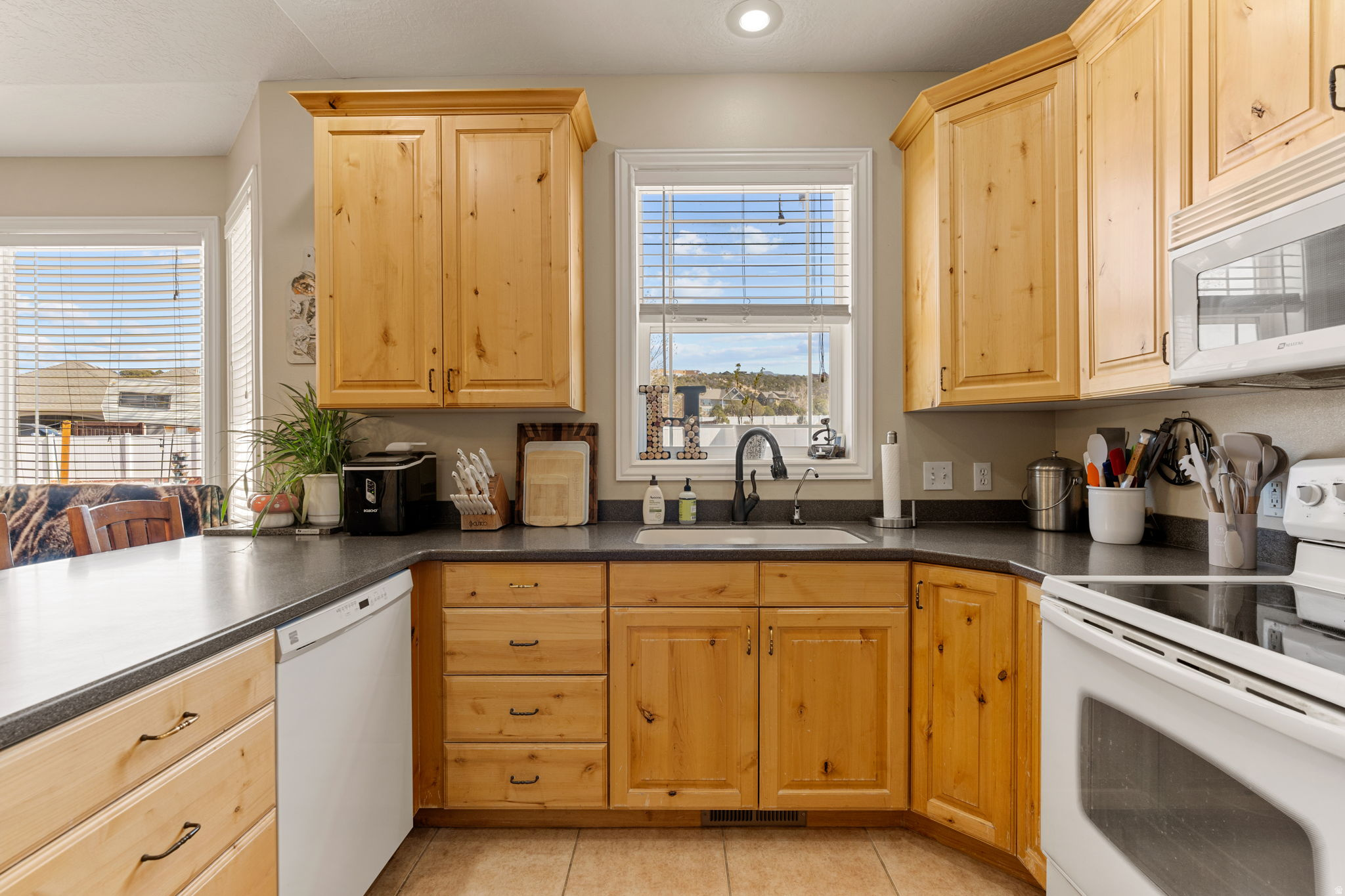 WESTVIEW ESTATES - Residential