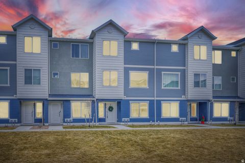 Photo of 978 E DRIFTER LN, Saratoga Springs, UT 84045 (MLS # 2139681)