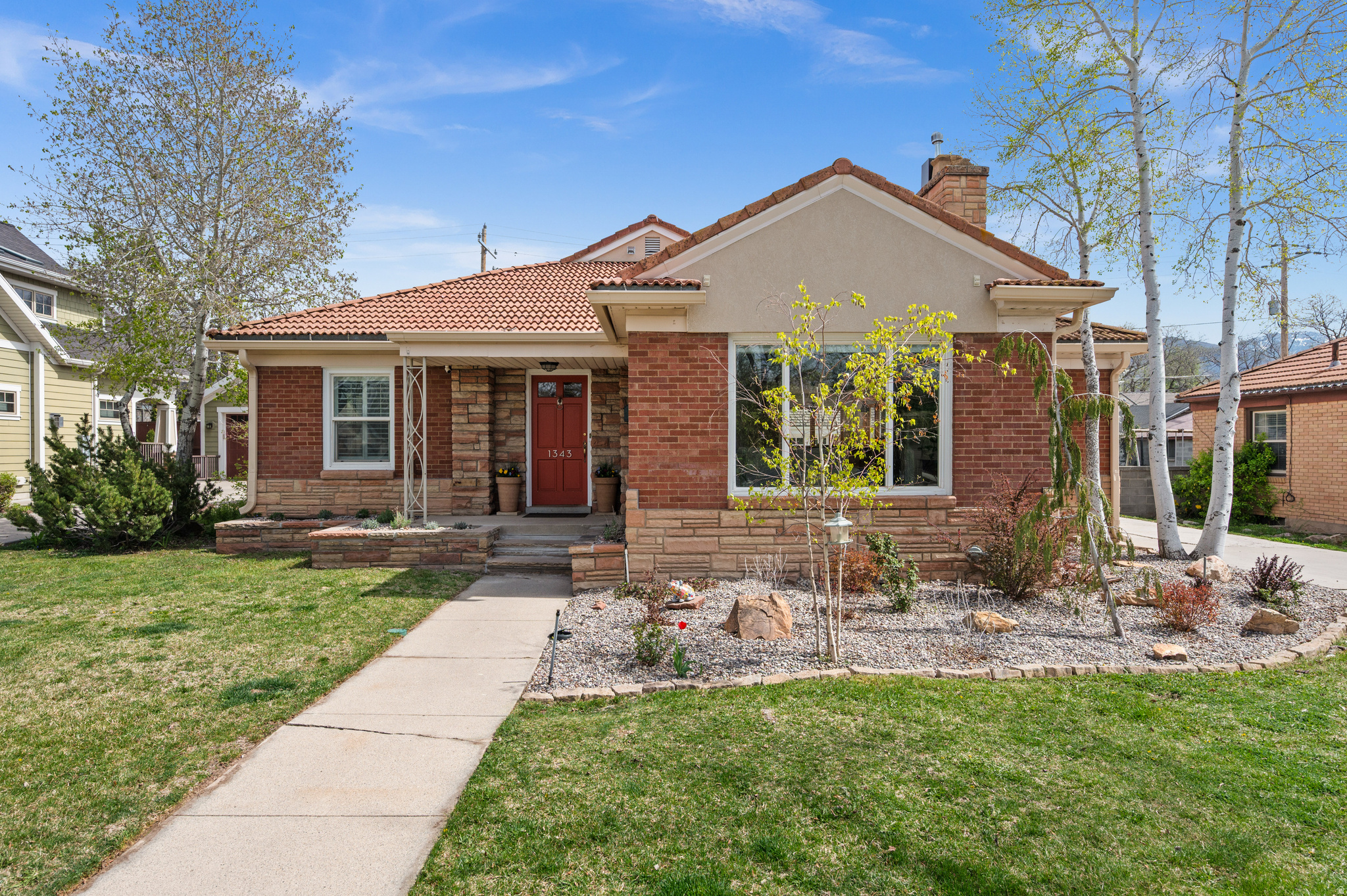 COLONIAL HILLS - Residential