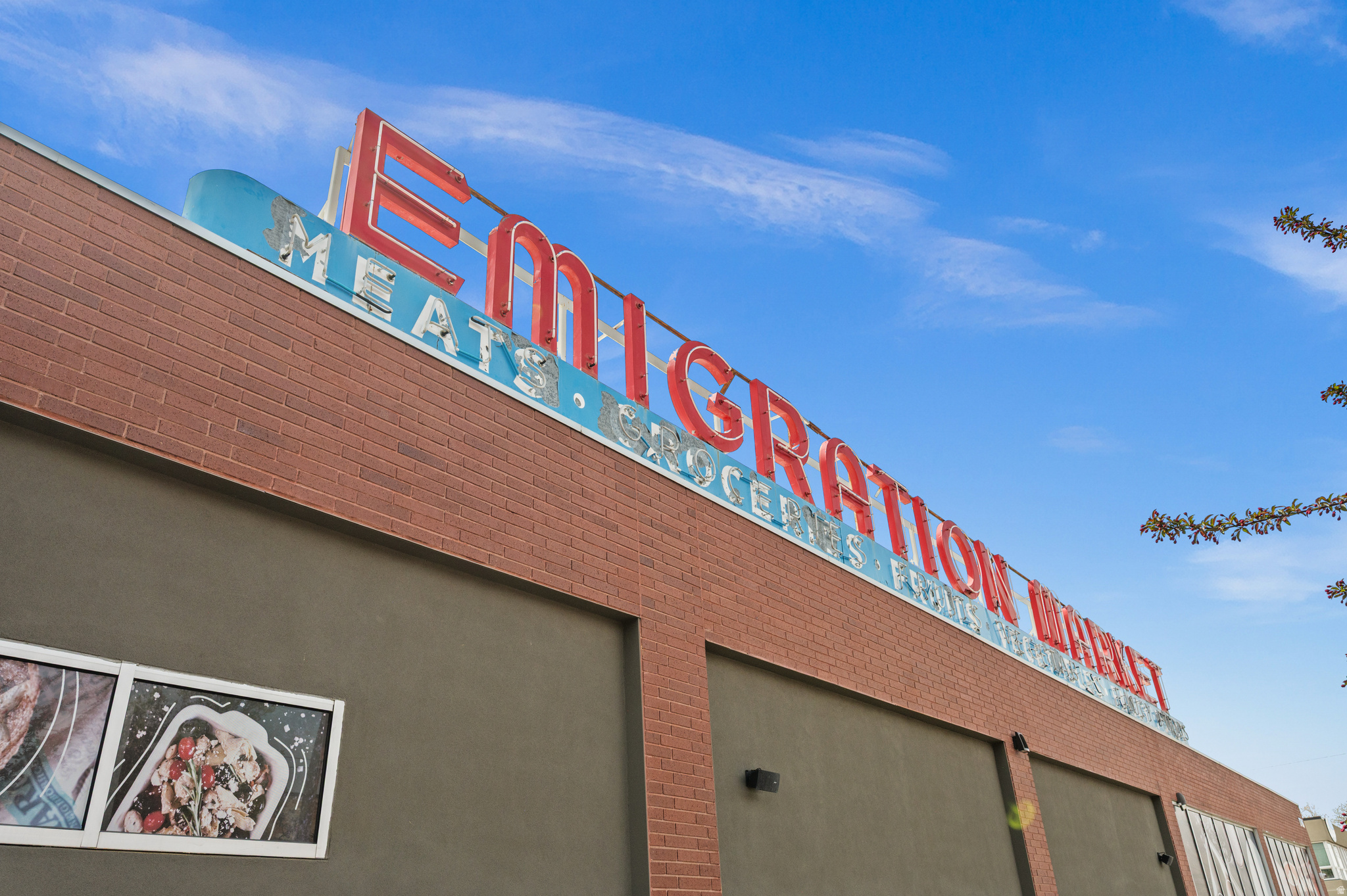 COLONIAL HILLS - Residential