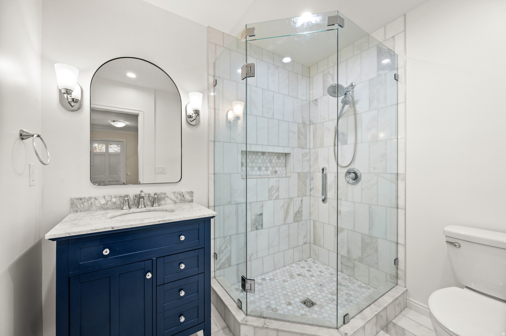 COLONIAL HILLS - Residential