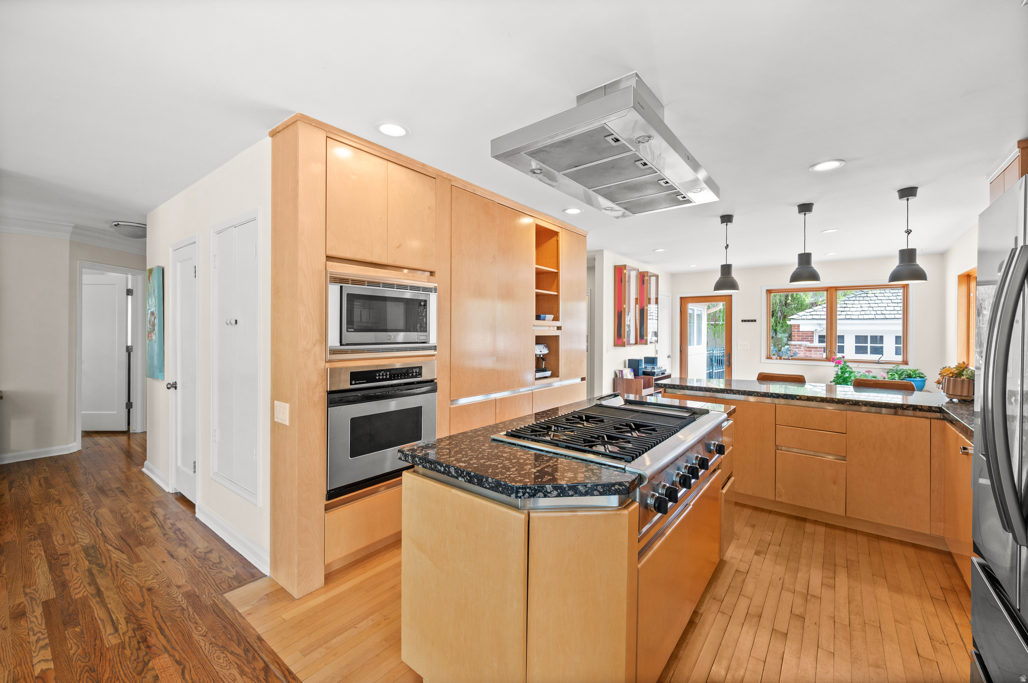 COLONIAL HILLS - Residential