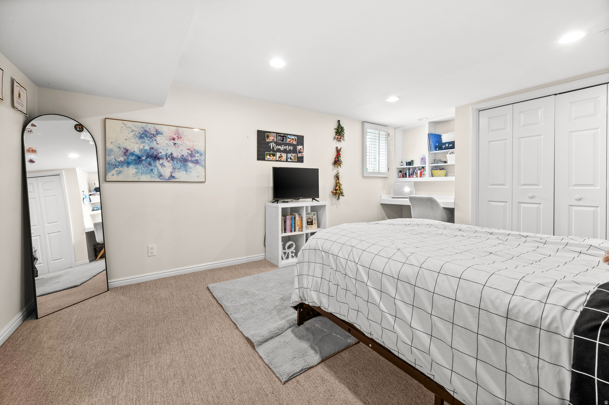 COLONIAL HILLS - Residential