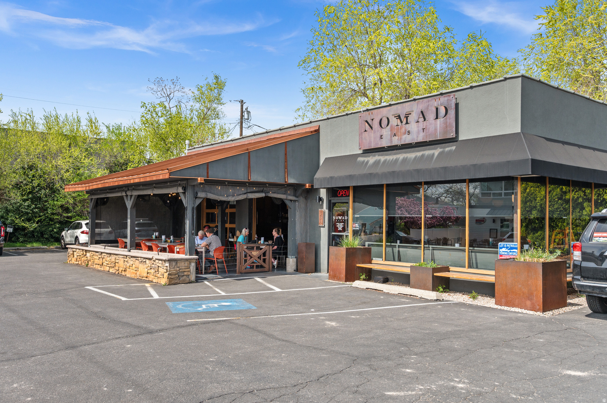 COLONIAL HILLS - Residential