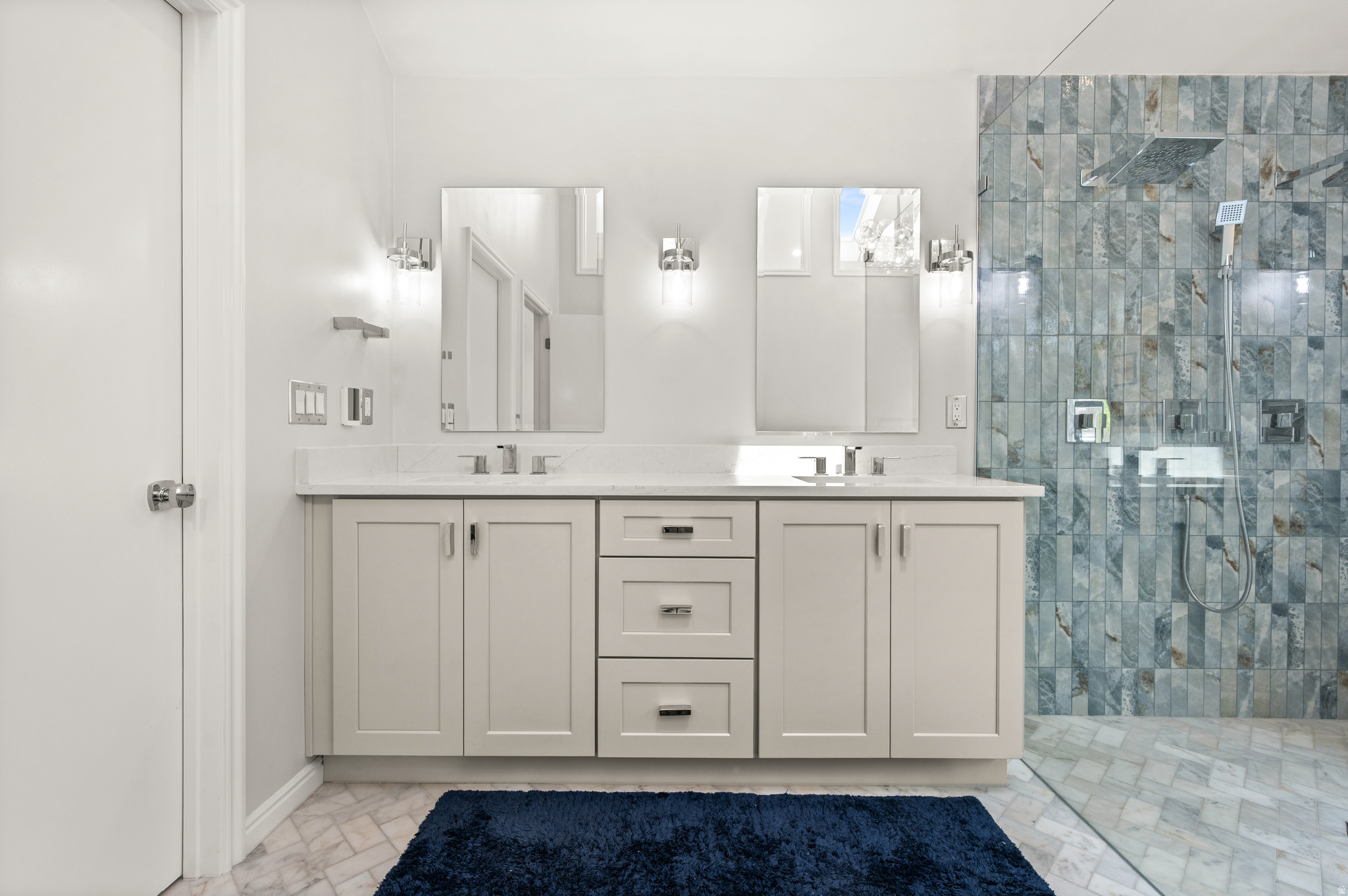 COLONIAL HILLS - Residential