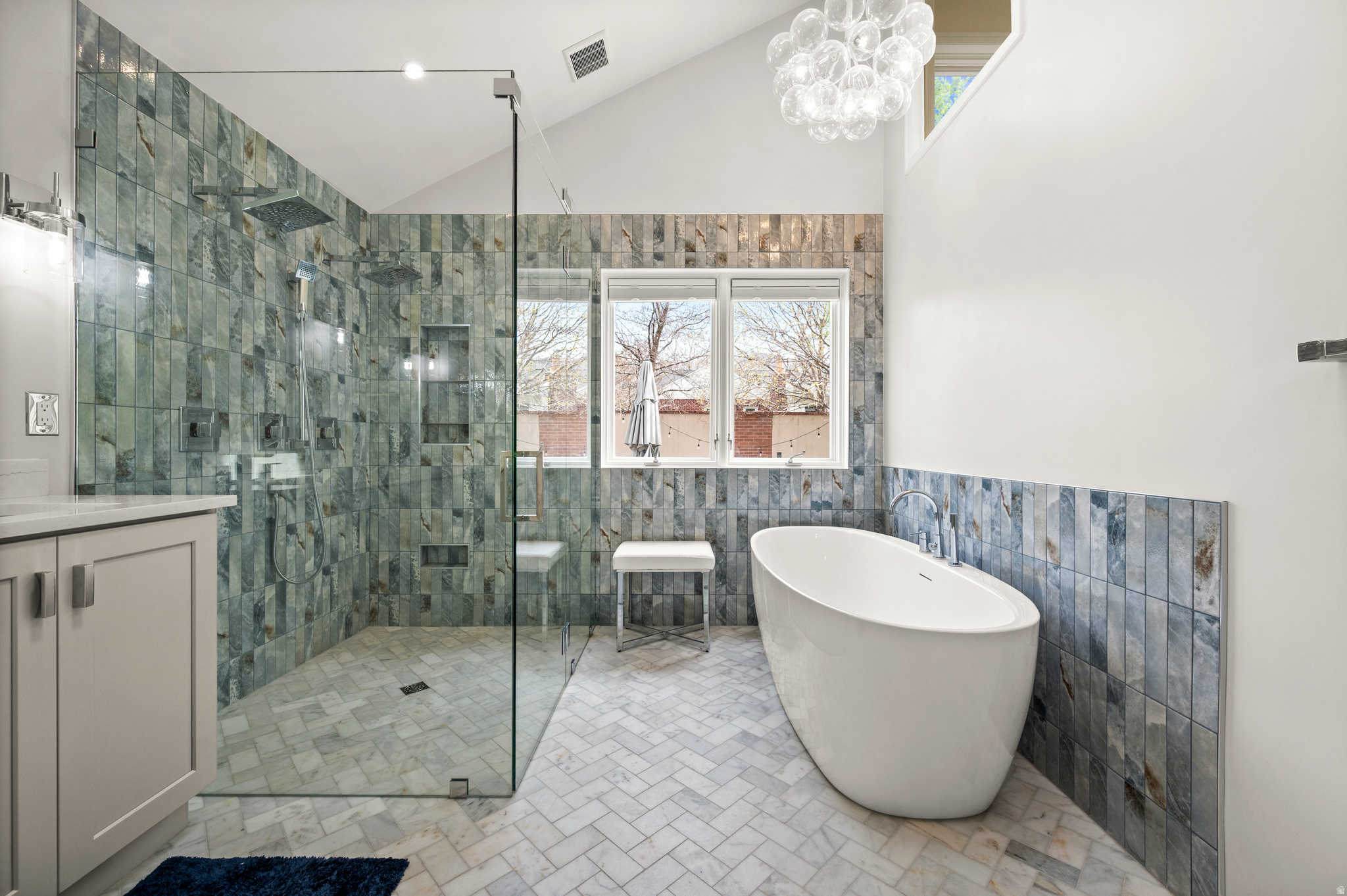 COLONIAL HILLS - Residential