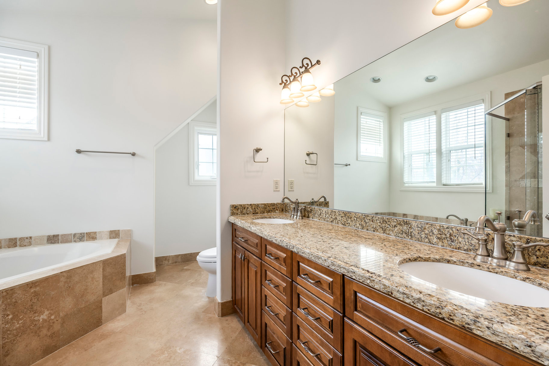 HARVARD/YALECREST - Residential